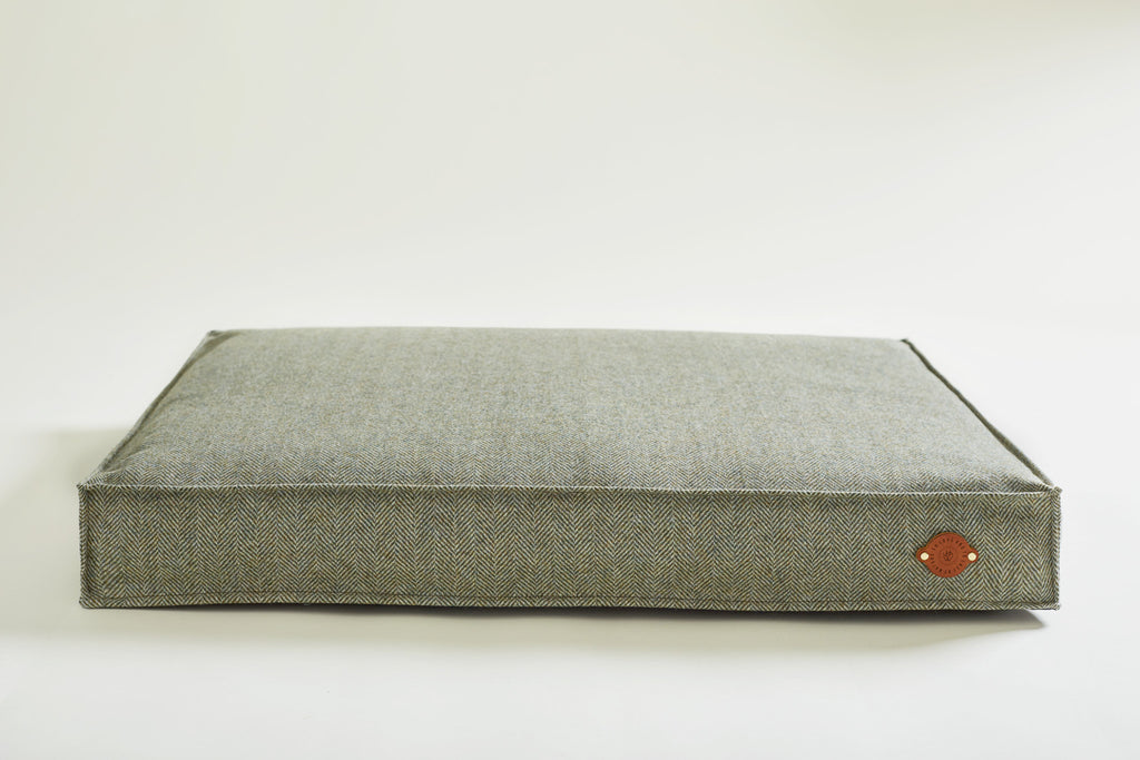 dog bed tweed in colour heather Herringbone
