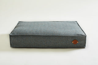 dog bed tweed herringbone in colour Magpie