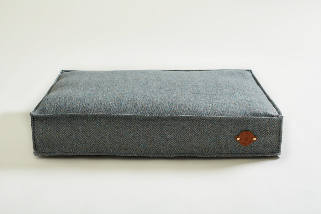 dog bed tweed herringbone in colour Magpie