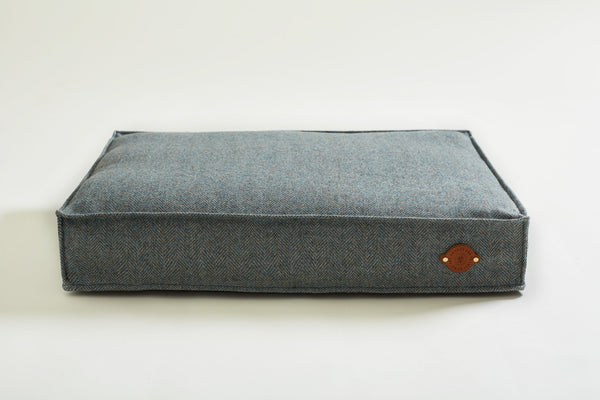 dog bed tweed herringbone in colour Magpie
