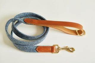 Tweed Lead in colour Magpie and italian leather