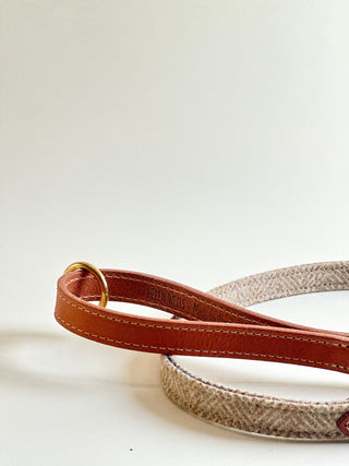 handle of a classic dog lead with italian leather in cognac